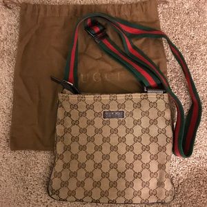 Authentic - Mini Gucci GG Canvas CrossBody 146309